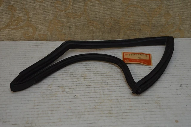 NOS GENUINE TOYOTA トヨタ Corona Rt61 62 Rear Door Quarter Window Rubber ...