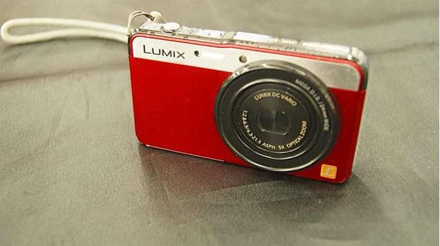 PANASONIC DMC-XS3 DIGITAL Camera Thin and Stylish Red Color
