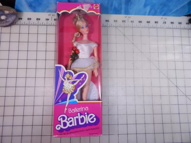  Vintage Barbie doll c.1975 Ballerina holding roses Mattel #9093 box 