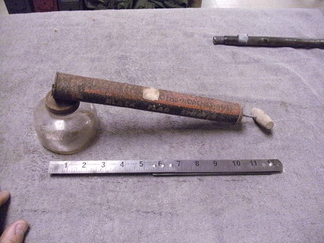 Vintage Black Flag Inscect Sprayer , Has the Glass Jar type, Smaller Size , Work