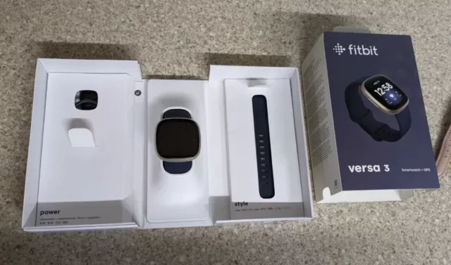 Fitbit Versa 3 Activity Tracker - Mitternacht/Weichgold Aluminium