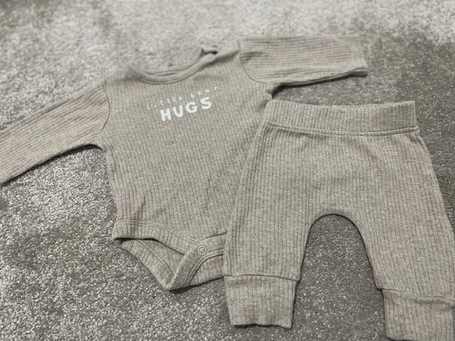 newborn baby clothes