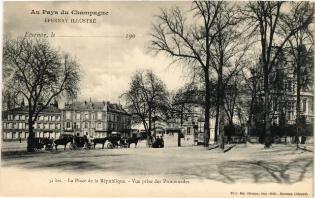 CPA ÉPERNAY Illustré - La Place de la Republique (742528)