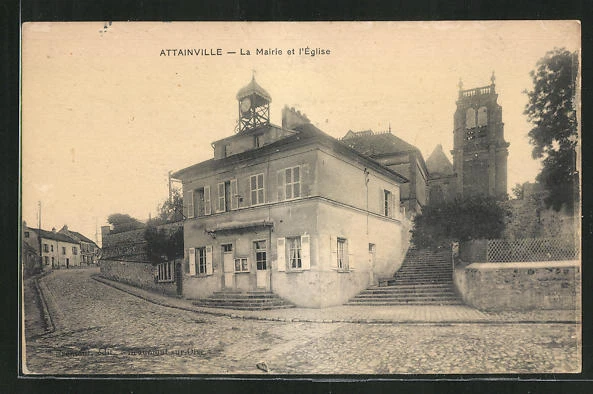 CPA Attainville, La Mairie et l´Eglise