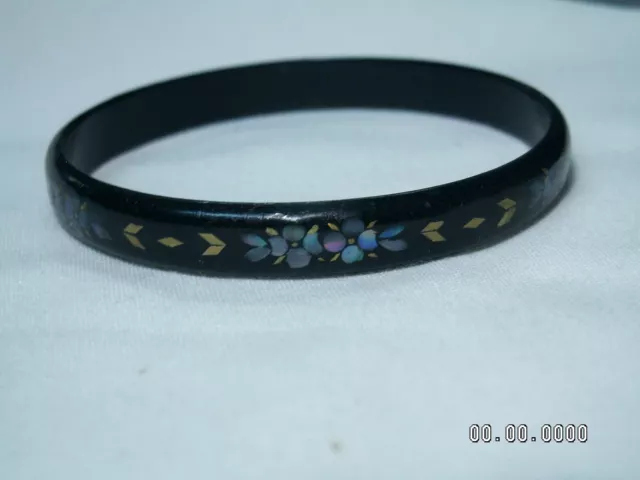 ...Vintage Black Lacquer, Abalone Inlaid Flowers Bangle Bracelet...