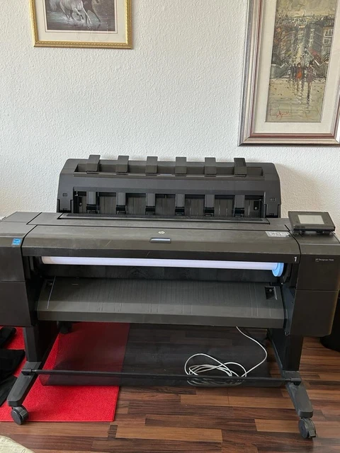 HP DesignJet T930  Plotter ohne Patronen inklusive 2 Papierrollen.