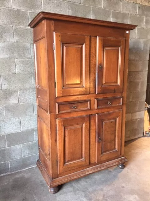 Elegante Credenza Doppio Corpo Luigi XIV in Noce - Restaurata (in corso d'opera)