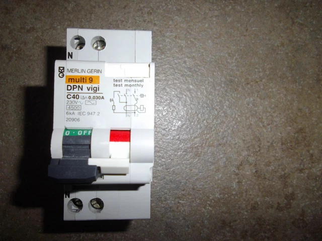 Disjoncteur différentiel Merlin Gerin 30 mA 40 A courbe C 20906 40A 30mA Vigi