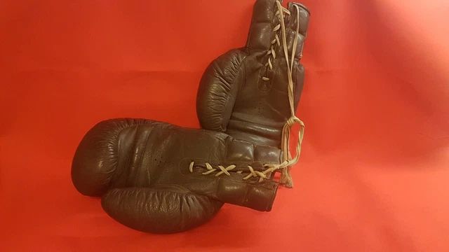 paire gants de boxe en cuir années 40