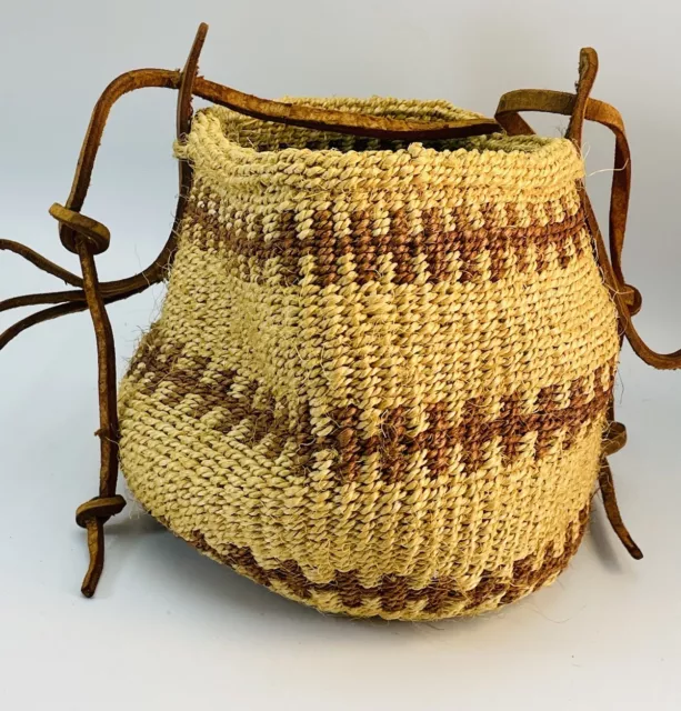 Vintage hand bag tote purse basket weave Boho Sisal jute straw Leather strap