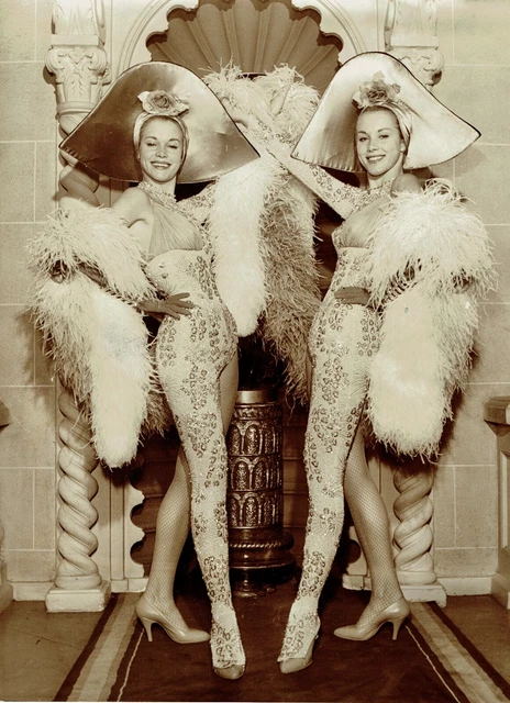 Photo Argentique Vintage 1960 - Danseuse De Cabaret En Collant - Tirage Original 18x24 Cm