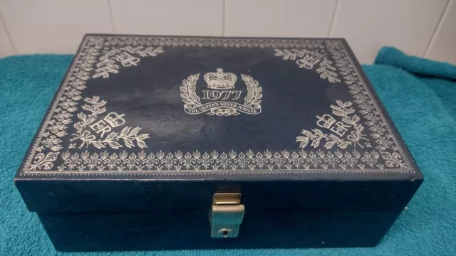 Vintage 1977 Queen Elizabeth II Silver Jubilee Commemorative Blue Jewellery Box