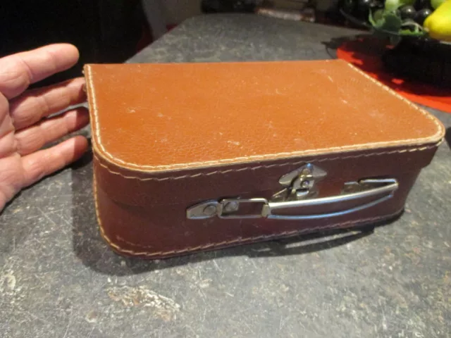 Petite poupée italienne année 60' - Ma valise en carton
