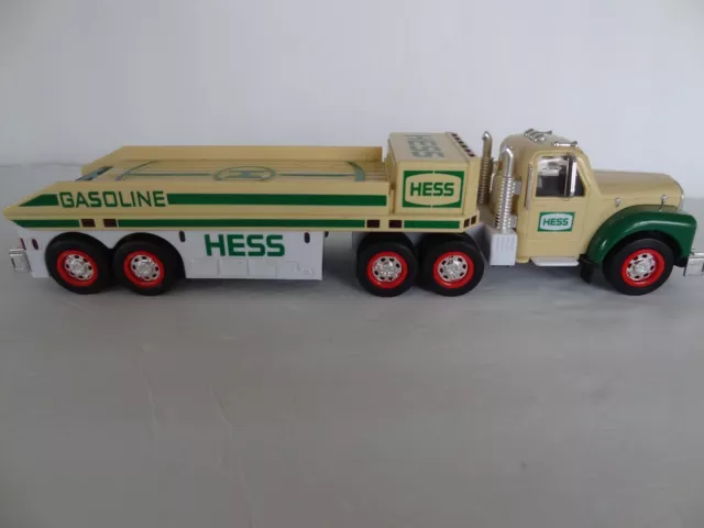 Hess Gasoline Toy Semi Truck Trailer Hauler-2002 Lighted.  NEW.