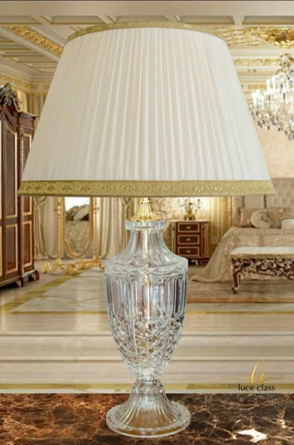 Lampada elegante classica in puro cristallo trasparente lume da salotto.