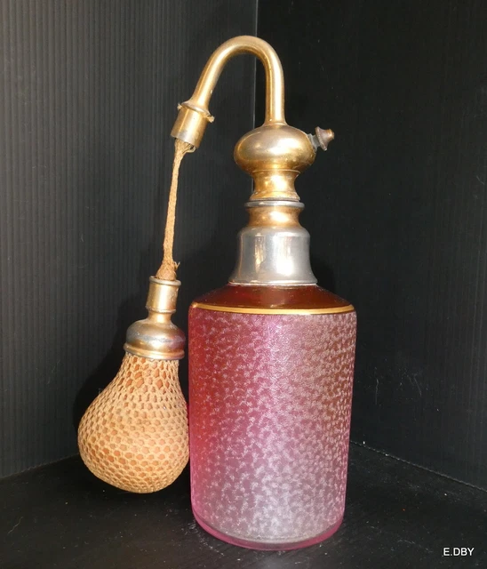 FLACON VAPORISATEUR ANCIEN CRISTAL SAINT LOUIS "givré" ROSE    // H 19 cm