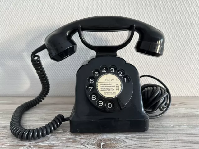 Altes Telefon mit Wählscheibe Altes Telefon mit Wählscheibe