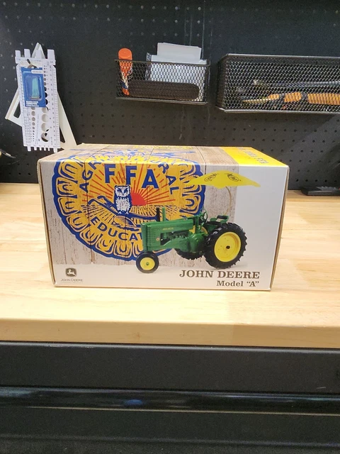 John Deere Model A Tractor With Umbrella 2001 Iowa FFA Special Edition Ertl 1/16