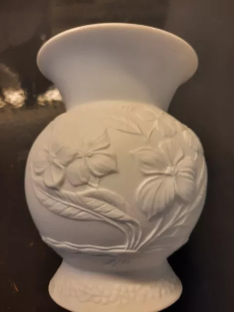 Beautiful White Kaiser Rose/Posy Bowl 4.5 Inches Tall