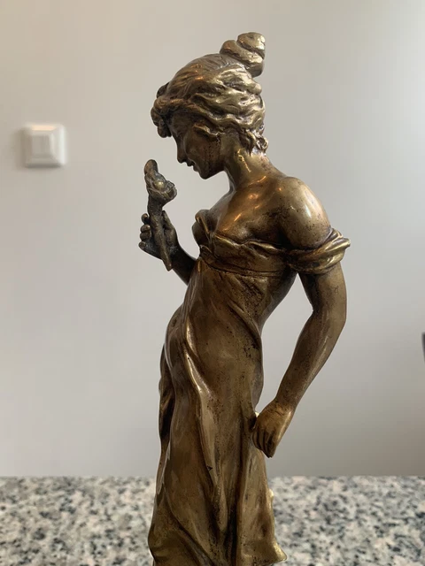 Sculpture en bronze, nymphe aux fleurs art nouveau