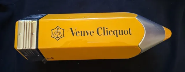 https://www.picclickimg.com/9-AAAOSwOsZlh006/VEUVE-CLICQUOT-Champagne-Pencil-Shaped-Case-Tin-14.webp