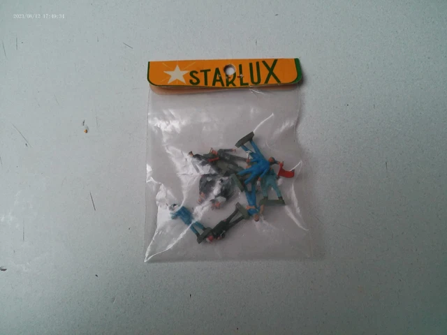 Wagon Couvert Kadee échelle HO – Kit à Monter, 6 Panneaux, Portes Rouges, Planche Basse (2 Pièces)