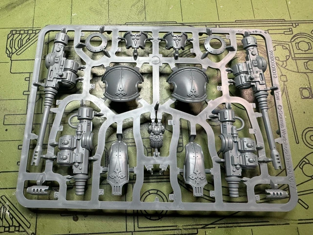 Imperial Knights Bits Warhammer 40K Armiger Helverin Weapon Sprue - Autocannons For Knights & War Dog Models Warhammer 40K Armiger Helverin Sprue - Foto 12