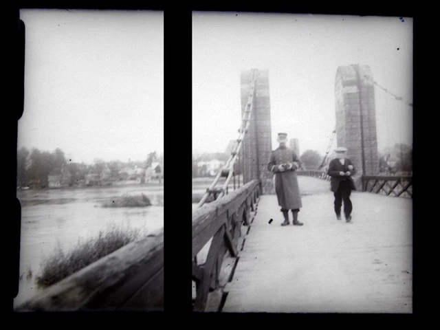 MILITARY PHOTO NEGATIVE GLASS PLATE circa 1914 ON A BORDER BRIDGE (B45)
