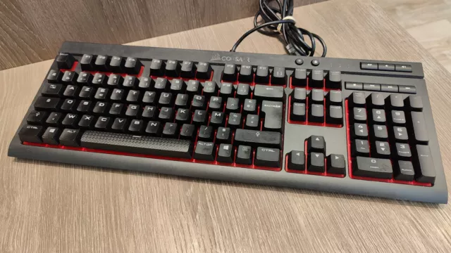 Clavier mécanique Corsair K68 gaming lumineux Switch cherry MX red