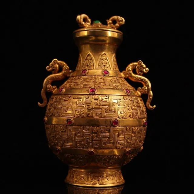 Gold plated gemstone jars collected in the Qing Dynasty for imperial use