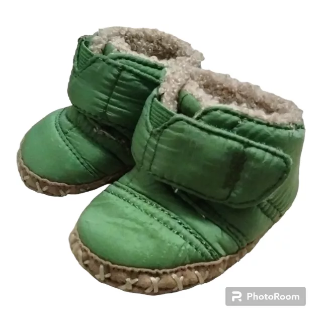 TOMS Cuna baby Boys Light Pine green and khaki quilted Boots Size 2