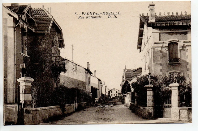 PAGNY SUR MOSELLE - Meurthe et Moselle - CPA 54 - la rue nationale