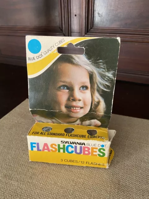 Sylvania Blue Dot Flashcubes Camera Flash Cubes 2 Pack 8 Flashes NEW OLD STOCK