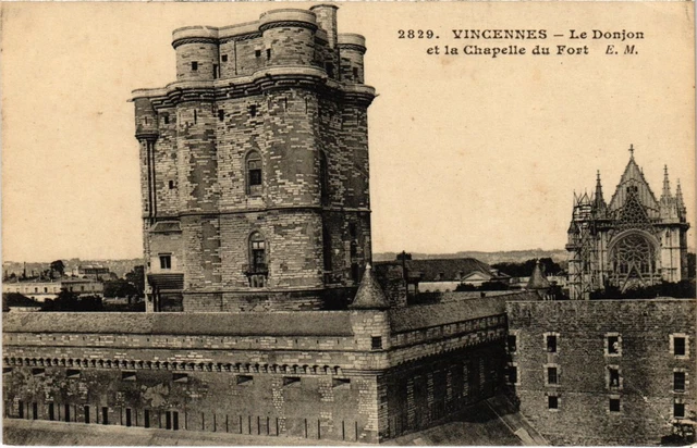 CPA Vincennes Le Donjon et Chapelle du Fort (1347200)
