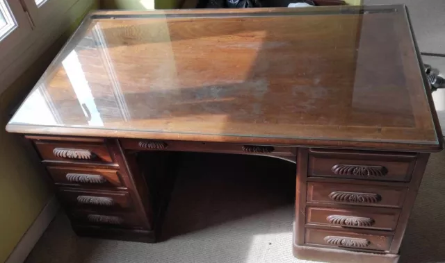 Bureau ancien avec tiroirs