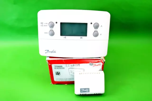 Termostato programable de habitación Danfoss TP9000 y temporizador de agua caliente 087N789200