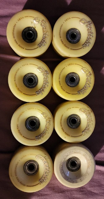 Vintage  Powell Bones Artistic 62mm 101A Set Of 8 roller Wheels (white)