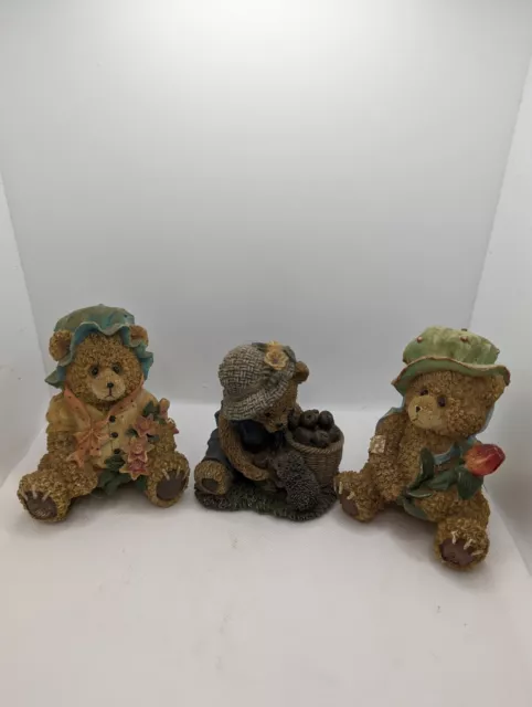 Set Of 3 Resin Cast Country Bears Bear Family - Very Cute And Unique