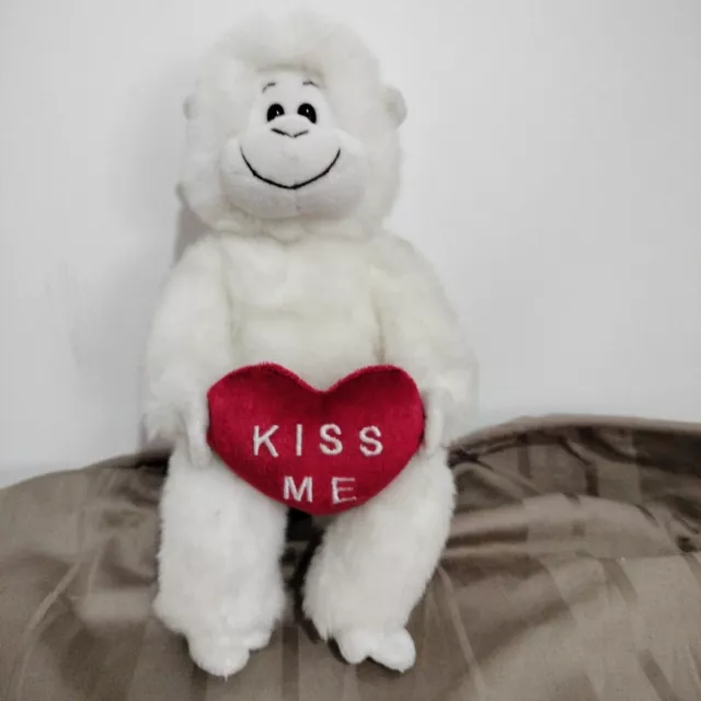 Gund Vintage White Gorilla Smooch Monkey Ape Plush Velvet Heart . Sound Does Not