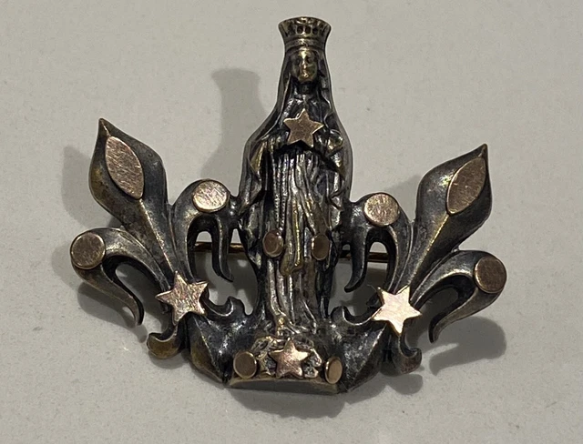 Broche Ancienne Vierge Marie 1900 - Fleurs De Lys - Métal Argenté Et Doré - Occasion