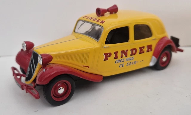 Miniature Camionnette PEUGEOT J7 du Cirque PINDER Série Limitée 200 Ex 1/43 PERFEX