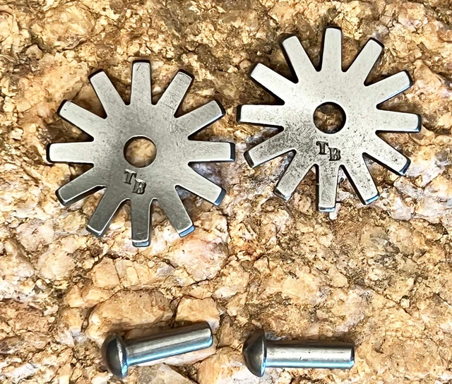 NICE NEW 1 1/4" 12-Point  TOM BALDING COWBOY VAQUERO SPUR ROWELS & Pins