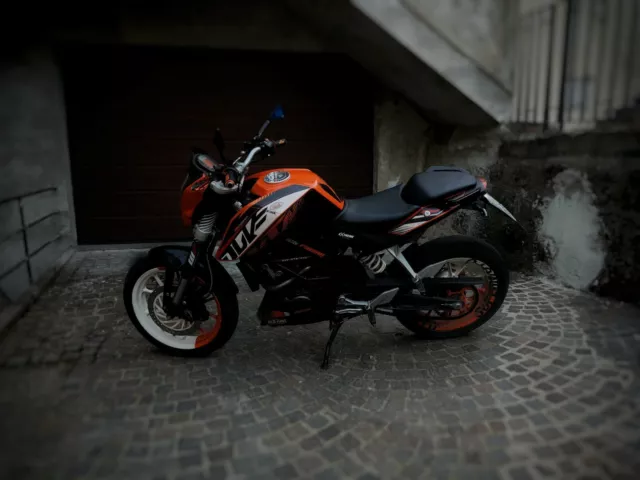 KTM DUKE 125 cc (motore rifatto) KTM DUKE 125 cc (motore rifatto)