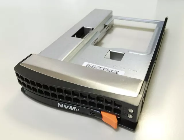 Supermicro MCP-220-00138-0B Tool-less Black gen-5 3.5-to-2.5 NVMe drive tray