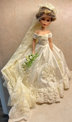 FRANKLIN HEIRLOOM JACKIE KENNEDY PORCELAIN DOLL BRIDE WEDDING DRESS 16" Used
