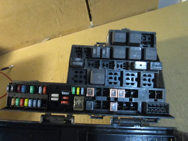 04 05 Jaguar S Type S-Type Engine Fuse Box Relay Junction Block Panel 2004 2005