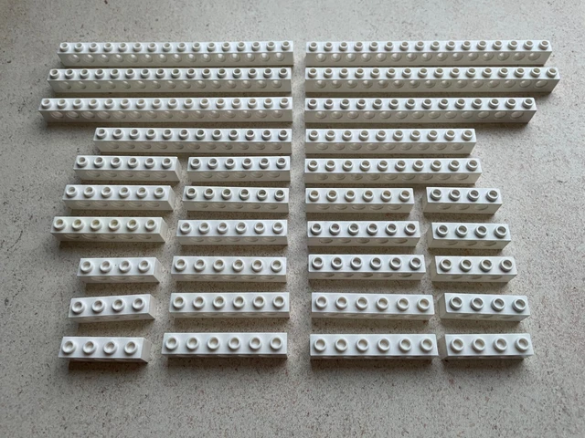 Lego: Lot de 30 Briques Techniques Blanches de toute dimension.