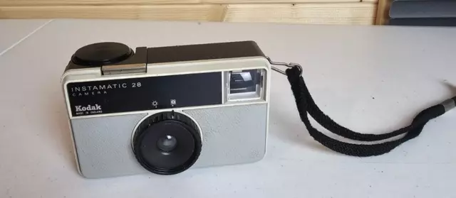 Vintage / Retro Made in England Camera Kodak Instamatic 28