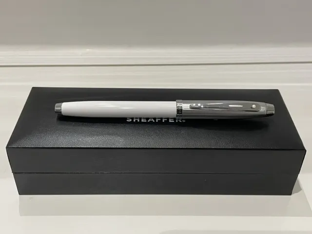 Sheaffer 100 Rollerball Pen - White Lacquer Brushed Chrome 2