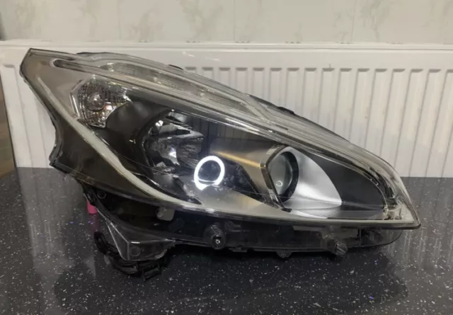PEUGEOT 208 LED LEFT RIGHT HEADLIGHTS EXCELLENT CONDITION!